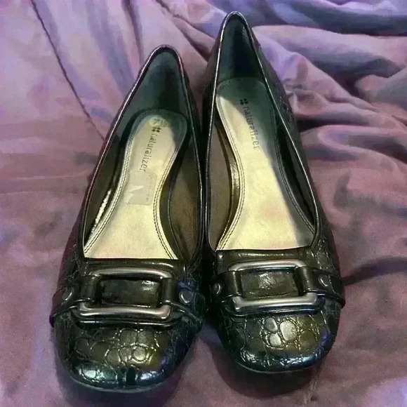 Naturalizer low thick healed shoe size 7.5  in perfect condition - Picture 2 of 7